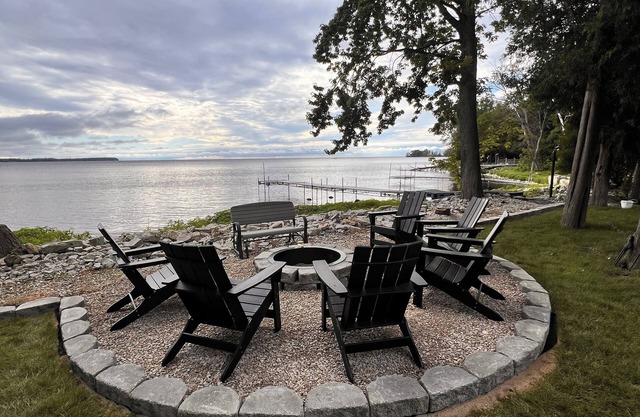 WATERFRONT w Hot Tub, water views, close to Sturgeon Bay & Potawatomi State park