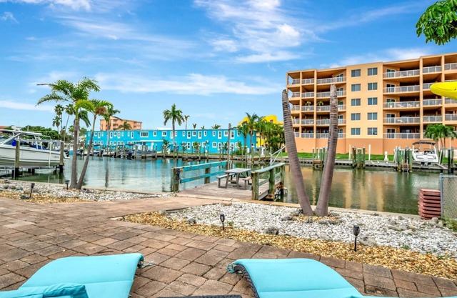 WATERFRONT walk to beach, Pet Friendly, BBQ, Dock!