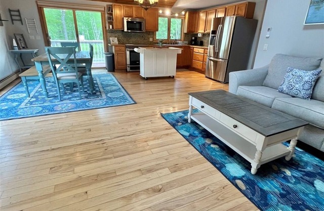 WATERFRONT WITH A LEVEL 1 ACRE LOT. ASSOCIATION SANDY BEACH