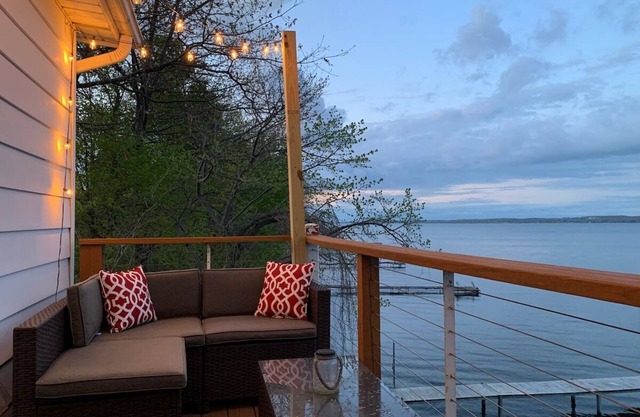 Waters Edge Lakefront with Kayaks, Fire Pit and Dock