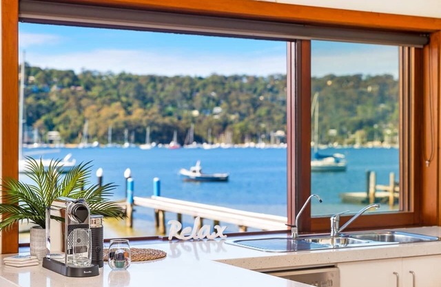 Waters Edge|Peaceful Scotland Island Retreat