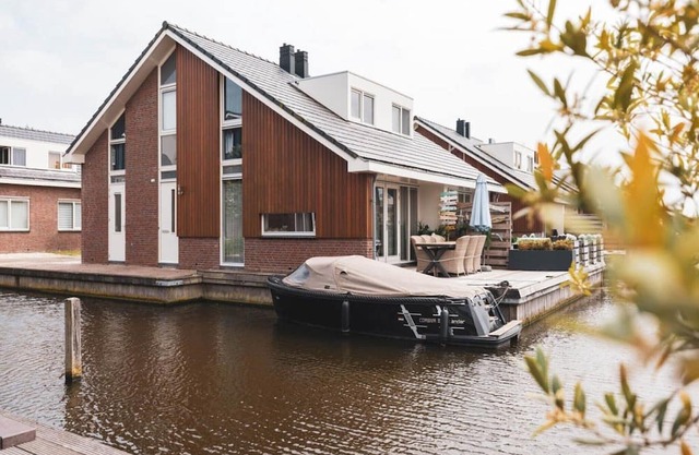 Waterside Escape with Easy Access