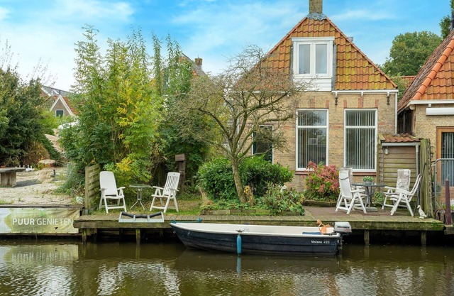 Waterside Escape with Private Jetty