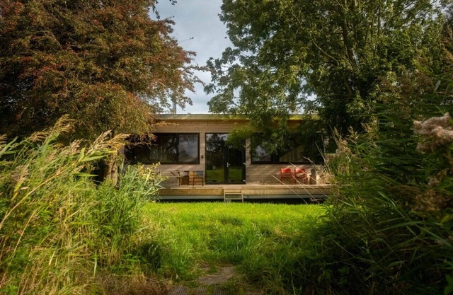 Waterside holiday home. Centrally situated in Friesland