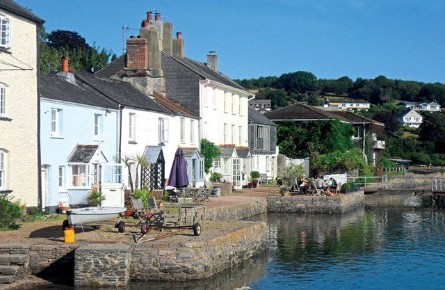 Waterside location, private garden and buckets of charm