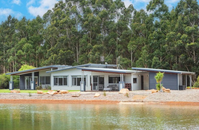 Waterside Wilyabrup | Lake Views | Family Friendly