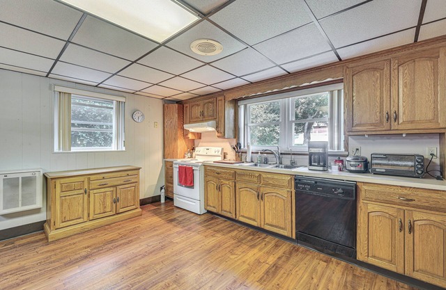 Watertown Home w/Yard: 1 Mi to Echo Lake Park!