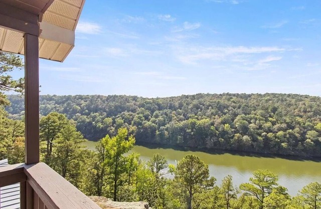 Waterview 3 bedroom/2.5 bath house on Piney Narrows. Pet-friendly