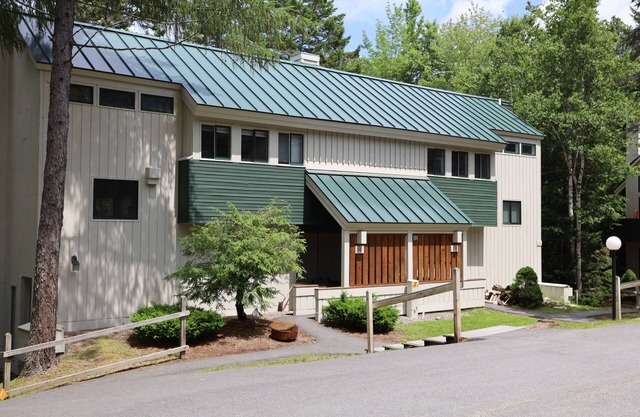 Waterville Valley Vacation Condo close to Town Square (SB15V)