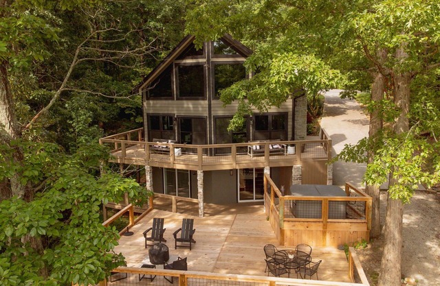 Watts Bar Lake-Waterfront Home