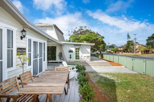 Watts Haus Pet Friendly 5 Mins Walk to Beach