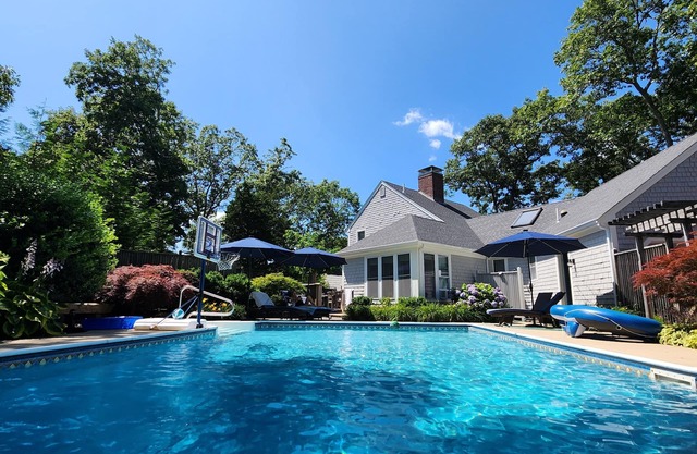 We are back! Exceptional home 3min to bike path,beach,restaurants. Private pool