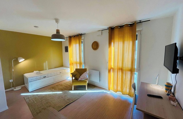 We Live In R - Suite 101