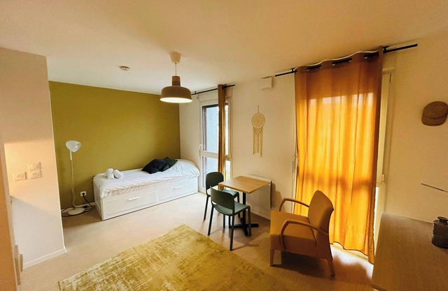 We Live In R - Suite 402