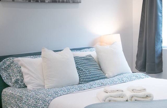 WE12-Modern Home near Asian Garden Mall