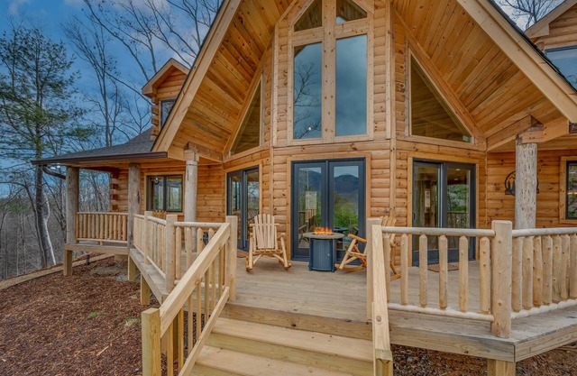 Welcome to Bigfoot Bungalow! Views Galore!