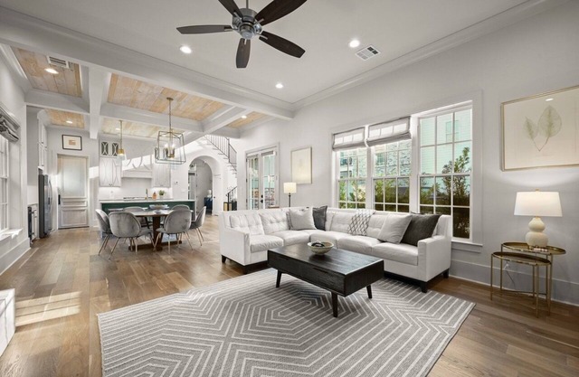 Welcome to Casa De Burreaux - Stylish Home