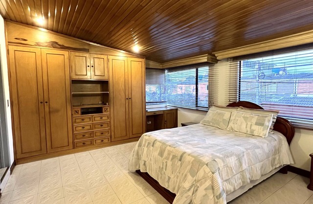 Welcome to Casa Ohana: Your Luxury Retreat in the Heart of the City!