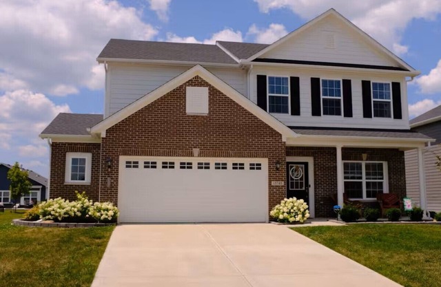 Welcome to Dark Roast Retreat! Spacious 4BR w/WiFi & AC in charming Noblesville