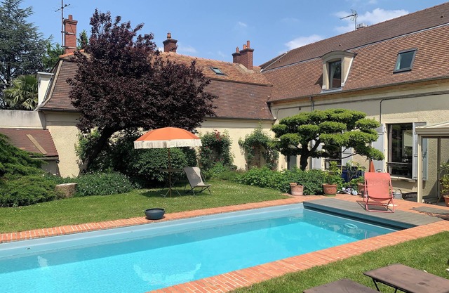 Welcome to "La Ferme Fanost" bed & breakfast and seminars, 17km from Paris!