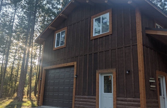 Welcome to Lake Loft! Newly Constructed 2 br/1 bath sleeps 8. Private Lake cove!