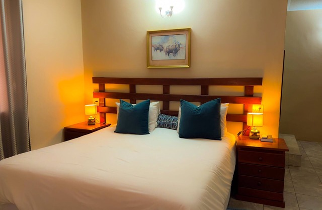 Welcome to Mopani Lodge – your tranquil escape in Victoria Falls!