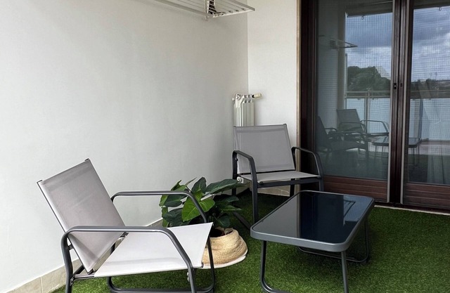 Welcome to our cozy Apartment! TERRY'S HOUSE 2 minutes from everything!