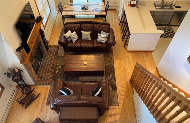 Welcome to The Great Life at Forest Ridge Beautiful 4+ Bdrm, 3.5 Bath