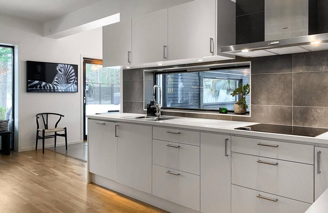 Welcome to this well-equipped house with outdoor whirlpool in the beautiful Stockholm archipelago.