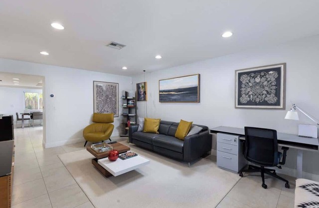 Welcome to Your Fort Lauderdale Retreat 2bed 2bath