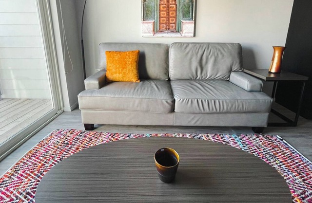 Welcoming 1BD/1BA + Balcony- Downtown Omaha