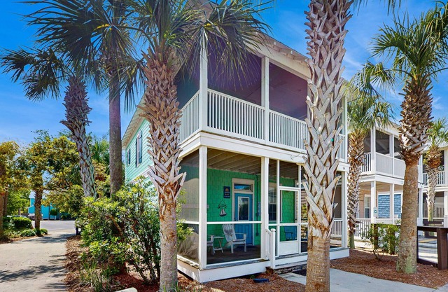 Welcoming Cottage with Hot Tub - 1 Mile to Windmark Beach