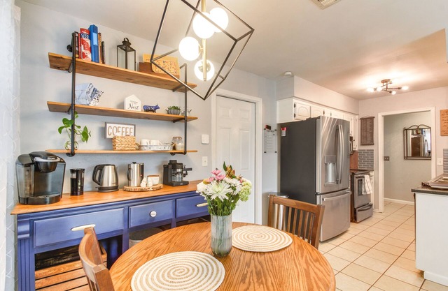 Welcoming Home w/Yard ~ 10 Mi to Oklahoma City!