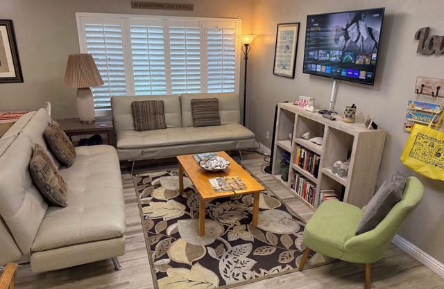 Welcoming One Bedroom Ground Floor condo with WiFi in charming Carpinteria