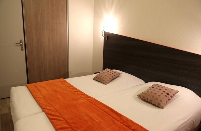 Welcoming Studio with Easy Orly Airport Access & Access to Tramway
