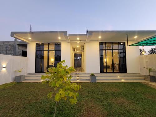 Weligama Bay Genaro Surf Villa