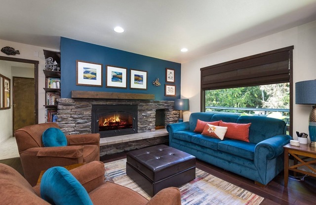 Well-furnished Hiker's Retreat, Centrally located for visiting the ONP; Sleeps 8