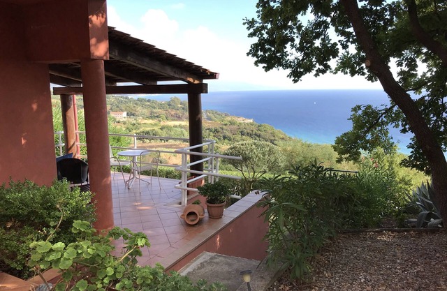 Well furnished villa in tranquil setting with panoramic views and pool