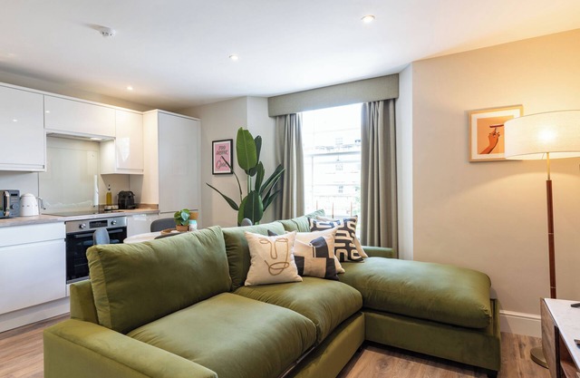 Wellington Place | 3 Bedroom Apartment (No.4)