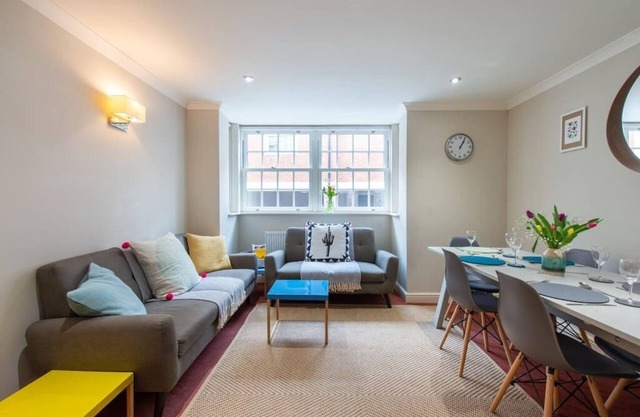 Wells City Centre, Quiet Mews House, sleeps 6