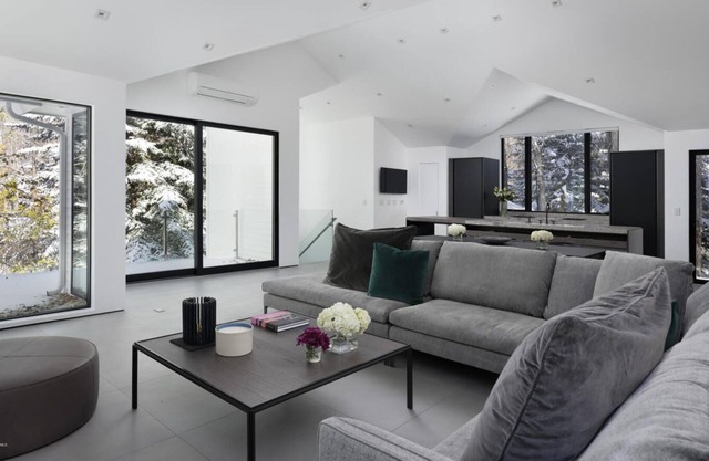 WEST END SLEEK CONTEMPORARY