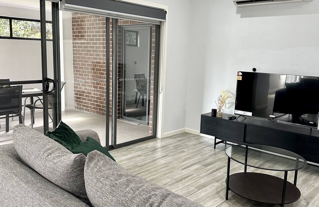 West Footscray Townhouse for 4! 10km from Melbourne CBD!