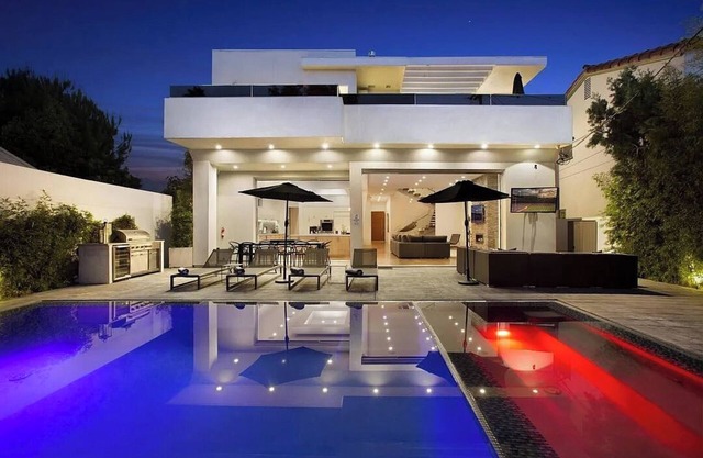 West Hollywood Retreat: Pool, Chef's Kitchen & More!