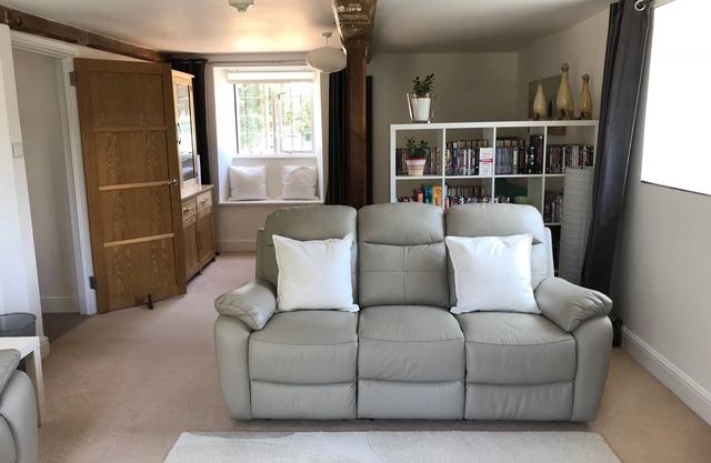 West Mill, Wareham is 800m from town on banks of River Piddle. Ground floor.