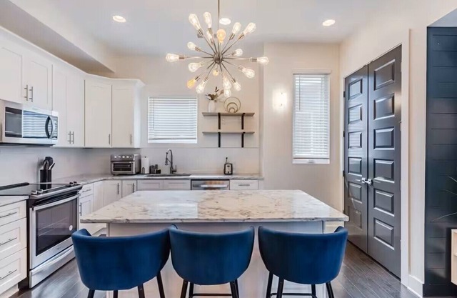 West Nashville Gem | Rooftop Patio + Sleeps 11