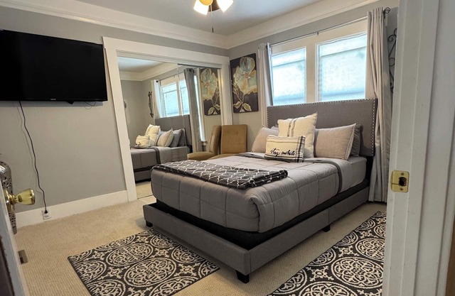 West Oakland Home Minutes from San Francisco - 3BR with Full Kitchen