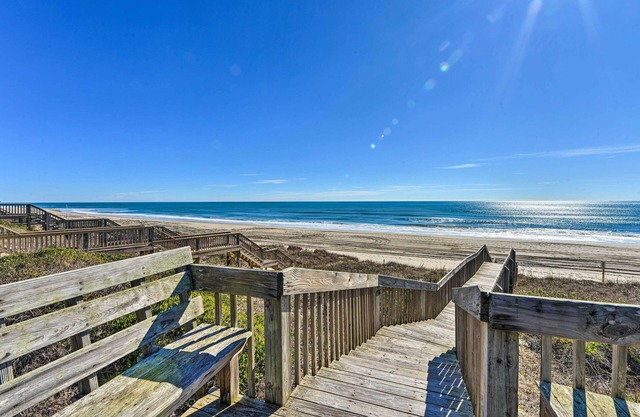 'West of the Moon' Ocean Apt w/Beach Access!