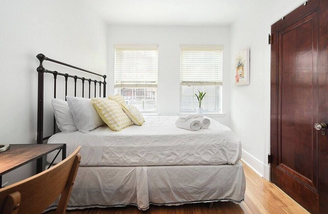 ♥West Penn Hospital★ 5★Location ♛Queen Bed~Parking