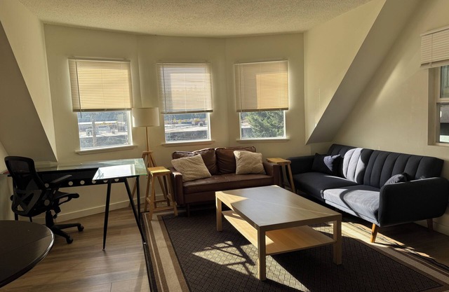 West Queen Anne Upper Unit close to all Amenities