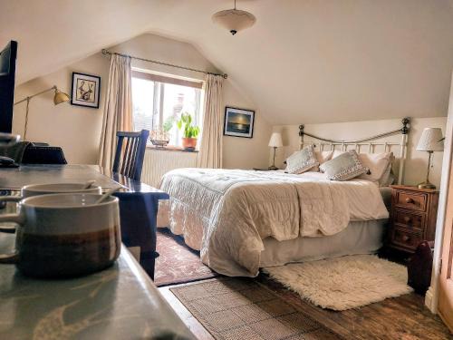 West Wing at The Swallows - Kingsize Ensuite Bedroom and Private Garden